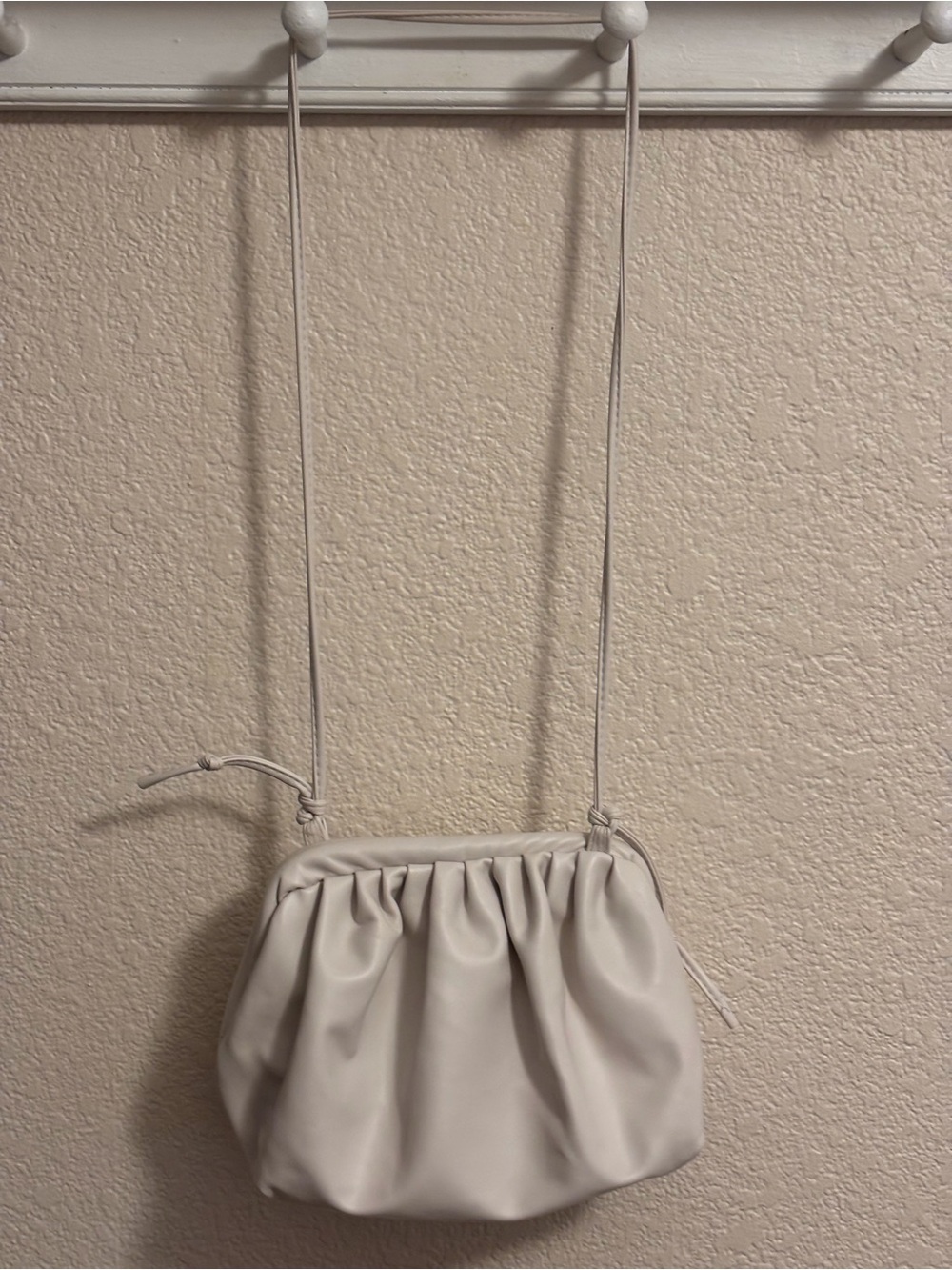 Women’s Cream Drawstring Crossbody Bag